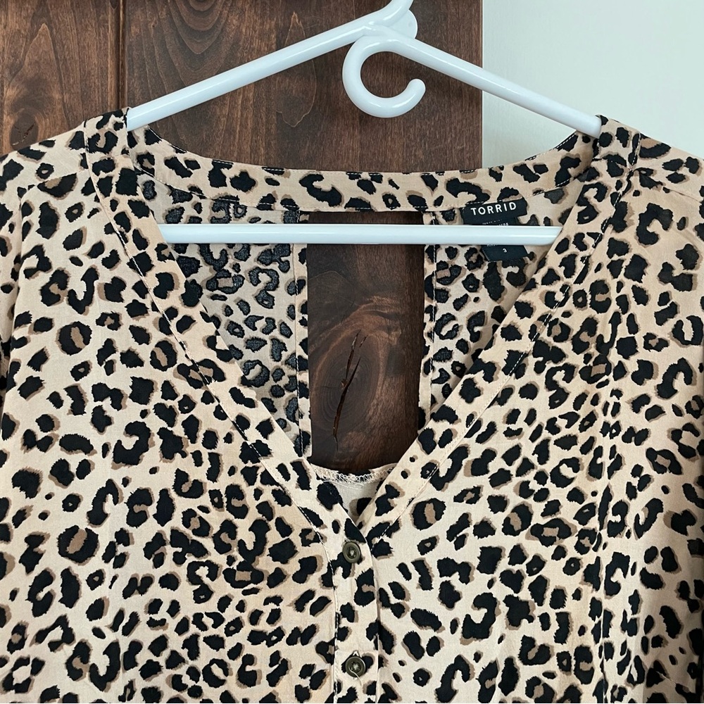 Torrid Cheetah Leopard Print Button Down Womens 3… - image 2